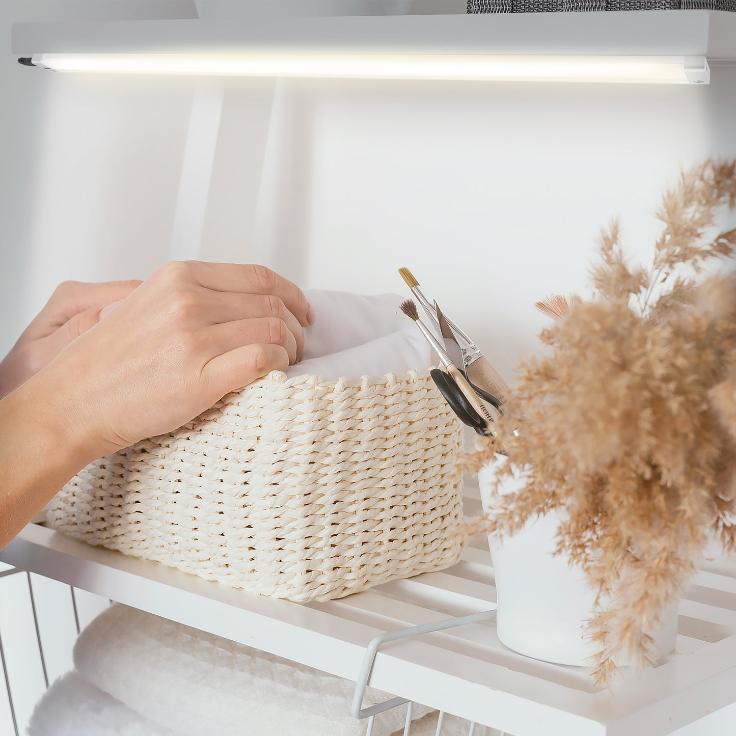 DA LIGHT LED Unterbauleuchte Küche mit Sensor – 57cm Schrankbeleuchtung Berührungslos – 4000K Neutralweiß 8W 620lm – 26V Niederspannung Küchenlampe für Arbeitsplatte & Vitrine, 1,5m Kabel